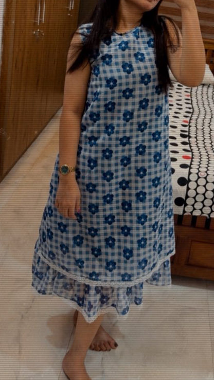 Felixa  Dress:sleeves inside: