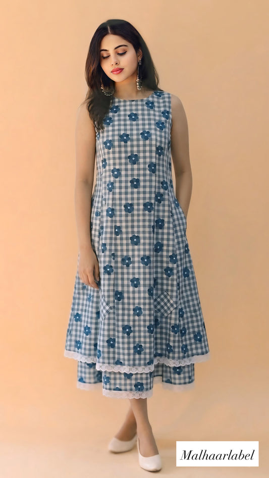 Felixa  Dress:sleeves inside