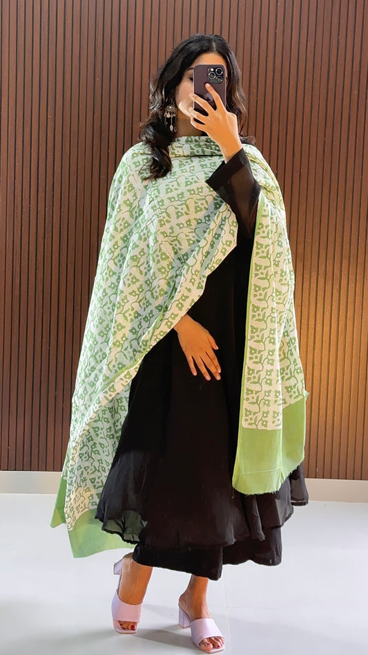 Varunima  Anarkali Salwar Batik Dupatta set