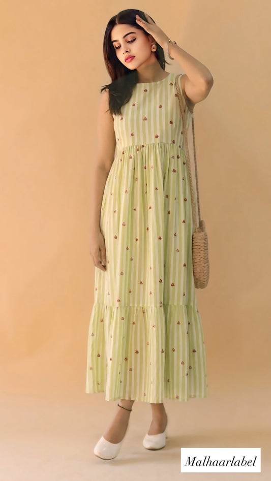 Elorin  Dress:sleeves Available